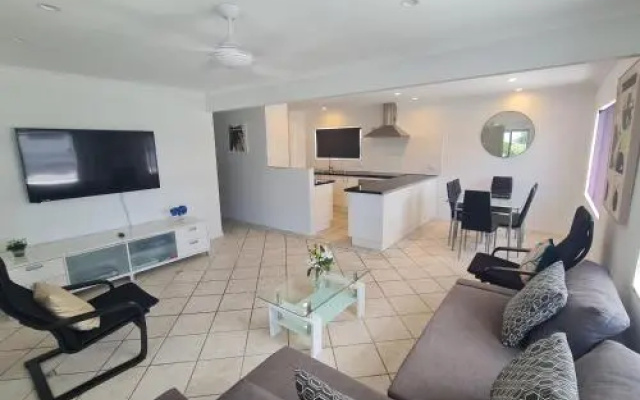 Cranbourne Court Unit 7
