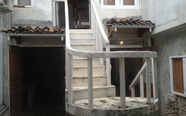 Rifkys Galle Fort Residence