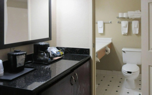 Quality Inn & Suites Alexandria