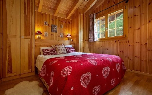 Gorgeous Chalet Amidst Mountains in La Tzoumaz