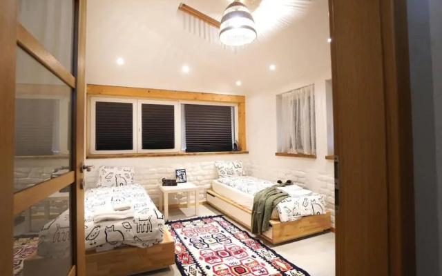 Modern and Specious 3-Bedroom Entire House