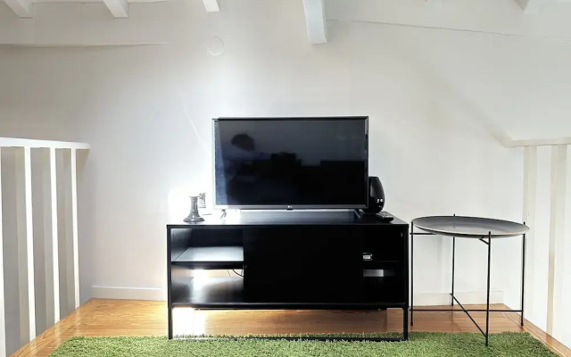 Charming 2-bedroom Apartment in Porto