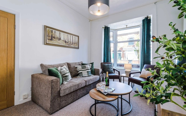 Stylish 2-bed House in Crewe Perfect for Business
