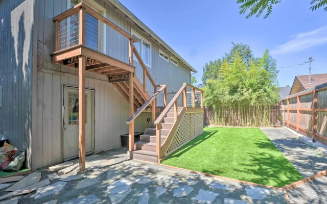 Close to Parks & Brews: Sunny Grants Pass Apt!