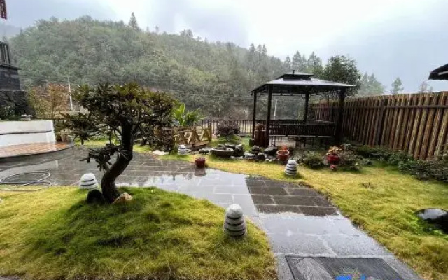 Lili Residence