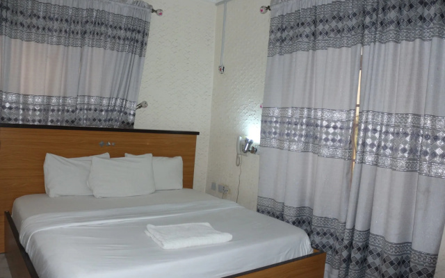 Grand Decent Hotel and Suites