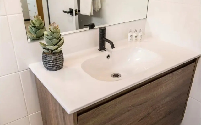 Contemporary 1BR Apartment - Near the City