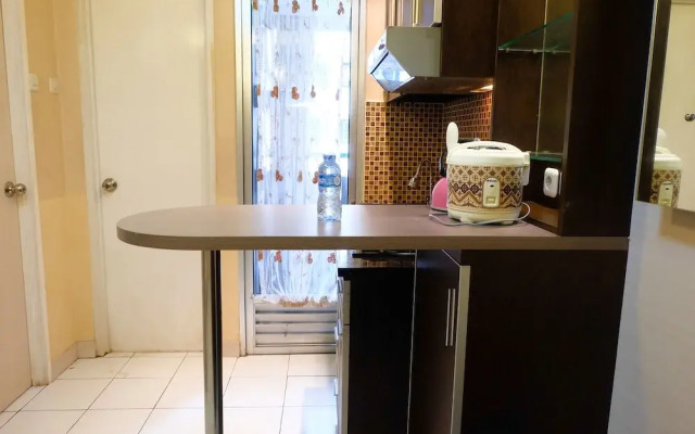 With Access To Shopping Center at Kalibata Apartment