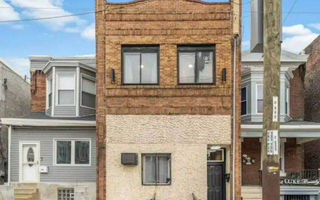 Urban Chic Apartments Near Center City