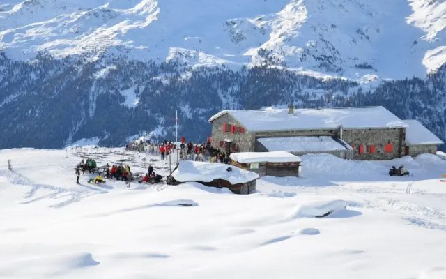 Cabane Bella-Tola