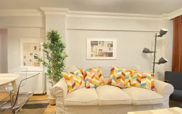Charming and Central Flat with Balcony in Beyoglu