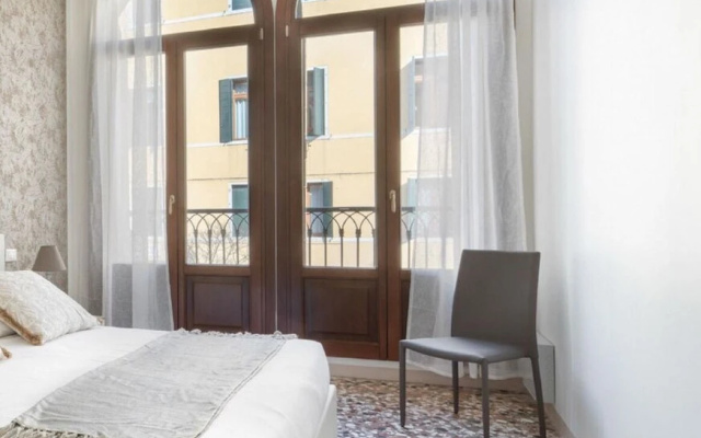 Accademia Charm 2 2 by Wonderful Italy