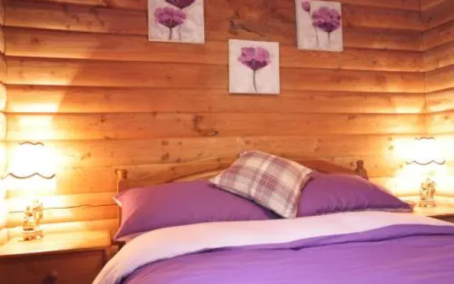 Broc Log Cabin