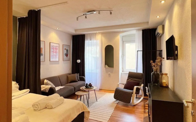1890's Apartment
