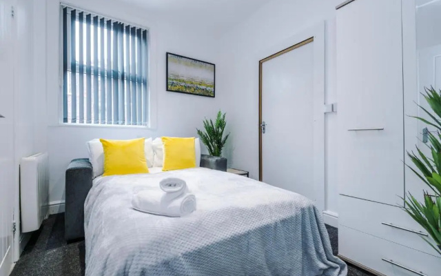 Studio Two, Clarendon Apartments