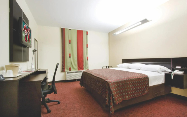 Red Roof Inn & Suites Beaumont