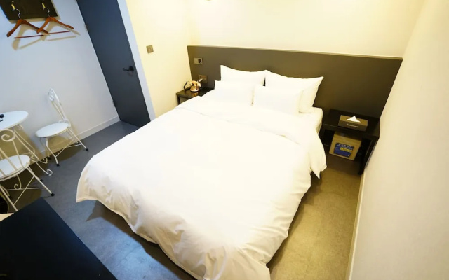 Saturn Hotel