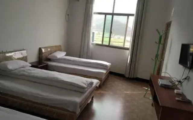 Wuyuan Jiangling Huatian Hostel