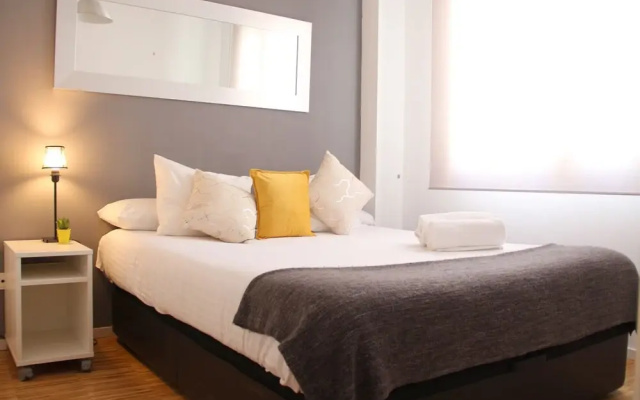 7rooms7 Gran Via Madrid Apartments