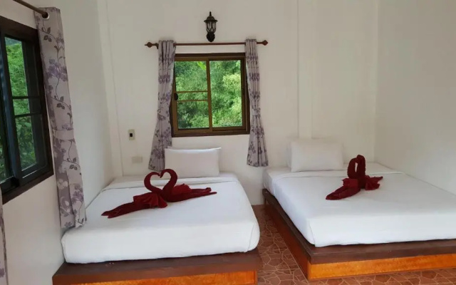 Khao Sok Jungle Huts Resort