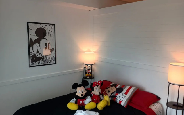 Free Shuttle 2 Queen Disney Area