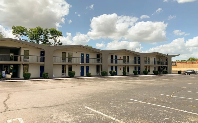 Quality Inn Northwest Lexington, KY