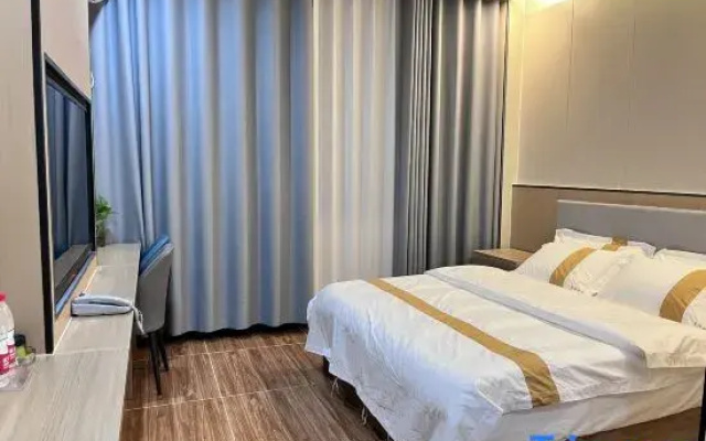 Luntai Zitong Hotel (Luntai Passenger Station Xinxin Road Pedestrian Street)