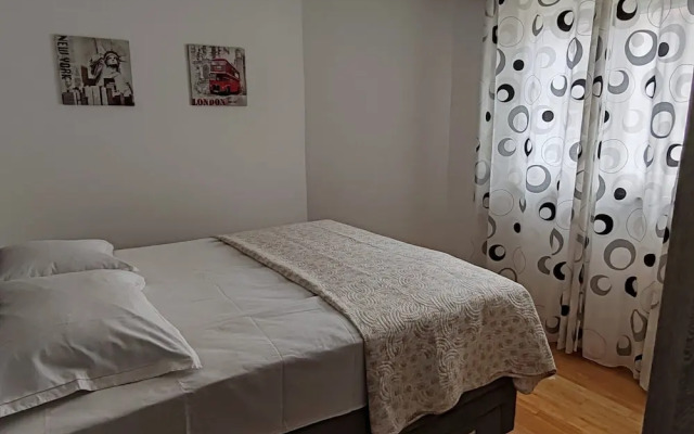 Apartments and Room Danijel