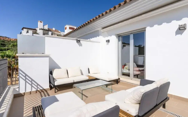 Sunny Terrace Apartment