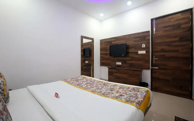 OYO 9049 Pearl Grand