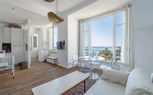 Air-conditioned Seafront Apartment - Nice