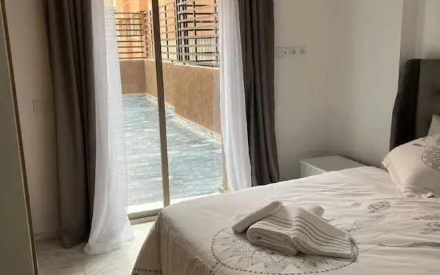 1bed Apartment - Sleeps 4 - Balcony, Wifi, Parking