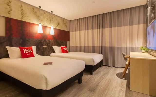 Ibis wuhan hubu alley hotel