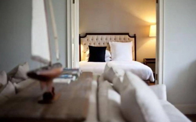 Cabochon Hotel & Residence
