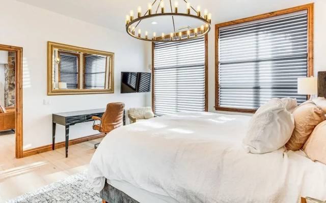 Mountain-view Condo in the Heart of Edwards!