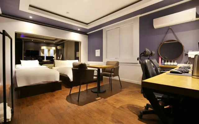 Daejeon Yongjeon Design Hotel Piano