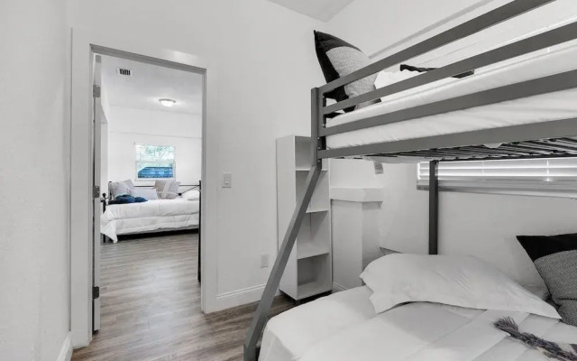 Modern & Cozy 5BD House in Buenavista