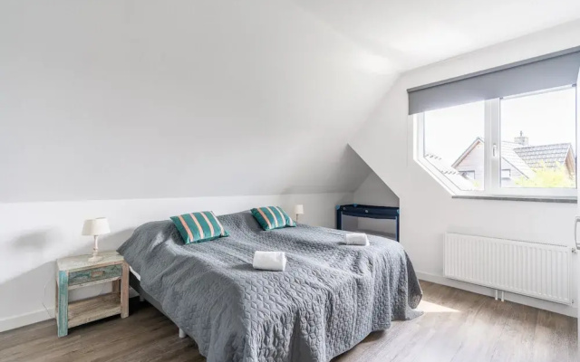 Spacious and Bright 10-person Holiday Villa