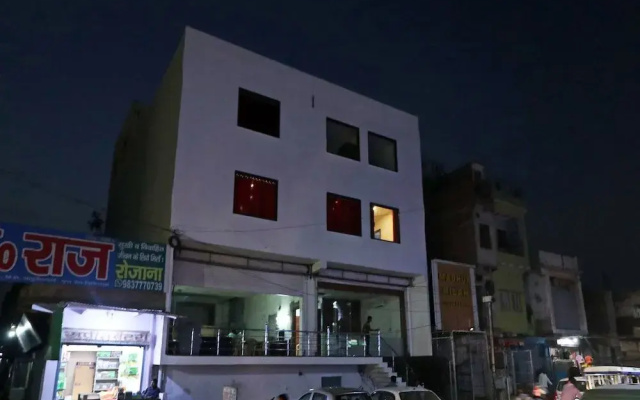 OYO 22979 Saffron Hotel
