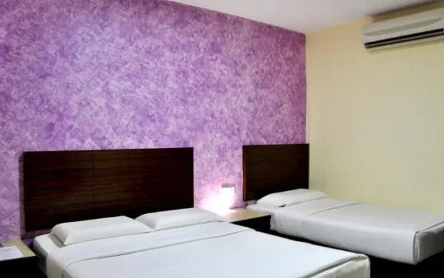 Golden Bay Hotel