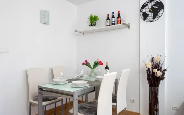 Tasteful Apartment Near the Beach Ref 107