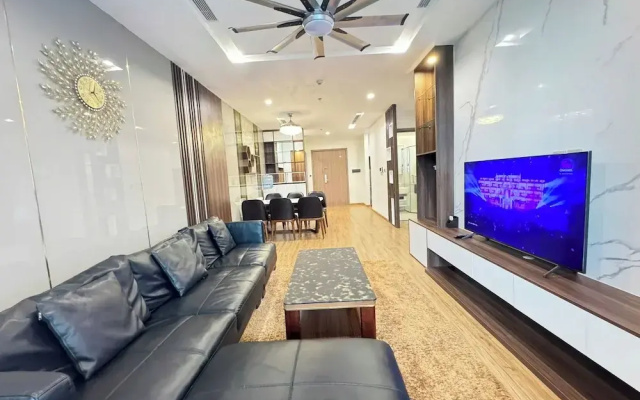 Luxury Apartment in Vinhomes Metropolis