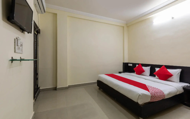 OYO 40756 Hotel Palash House