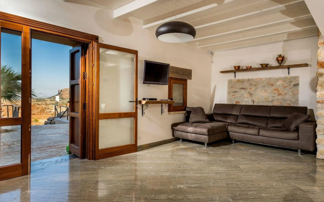 Cheerful Villa in Contrada Sarmuci with Swimming Pool