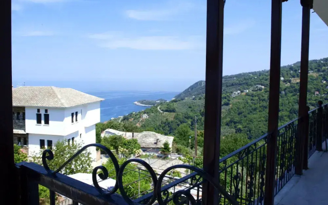 Paradeisos Studio With Garden View