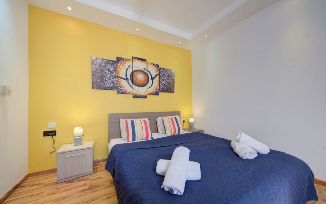 Sliema Sunny 3-bedroom Penthouse With Jacuzzi