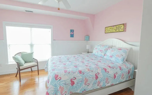 Shining Sea 5 Bedroom Home by RedAwning