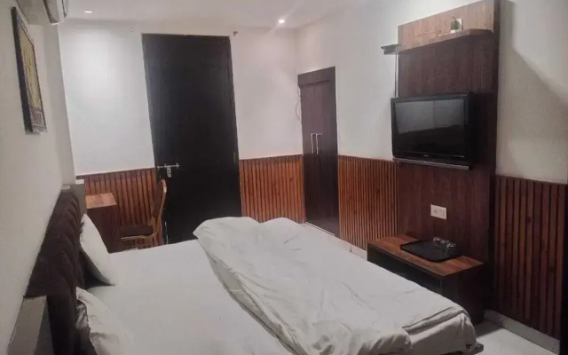 Hotel Shri Sai by OYO Rooms
