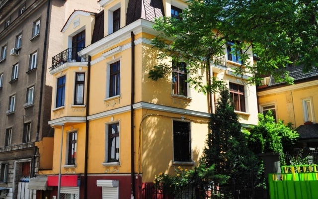 Отель L'Opera Guest House София вид на фасад