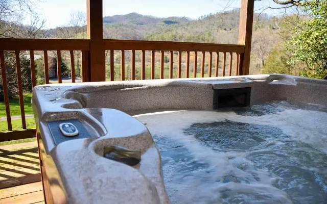 BEAR HINEY HANGOUT - 2 Br Cabin